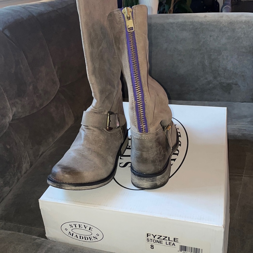 Barely worn Steve Madden Boots